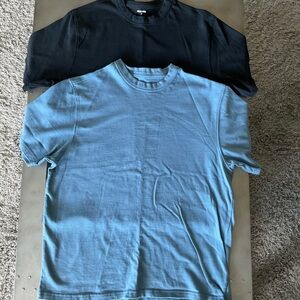 NWOT Pair of Abbreviated Men’s SS Tees for Shorter Men, Black & Light Blue, M